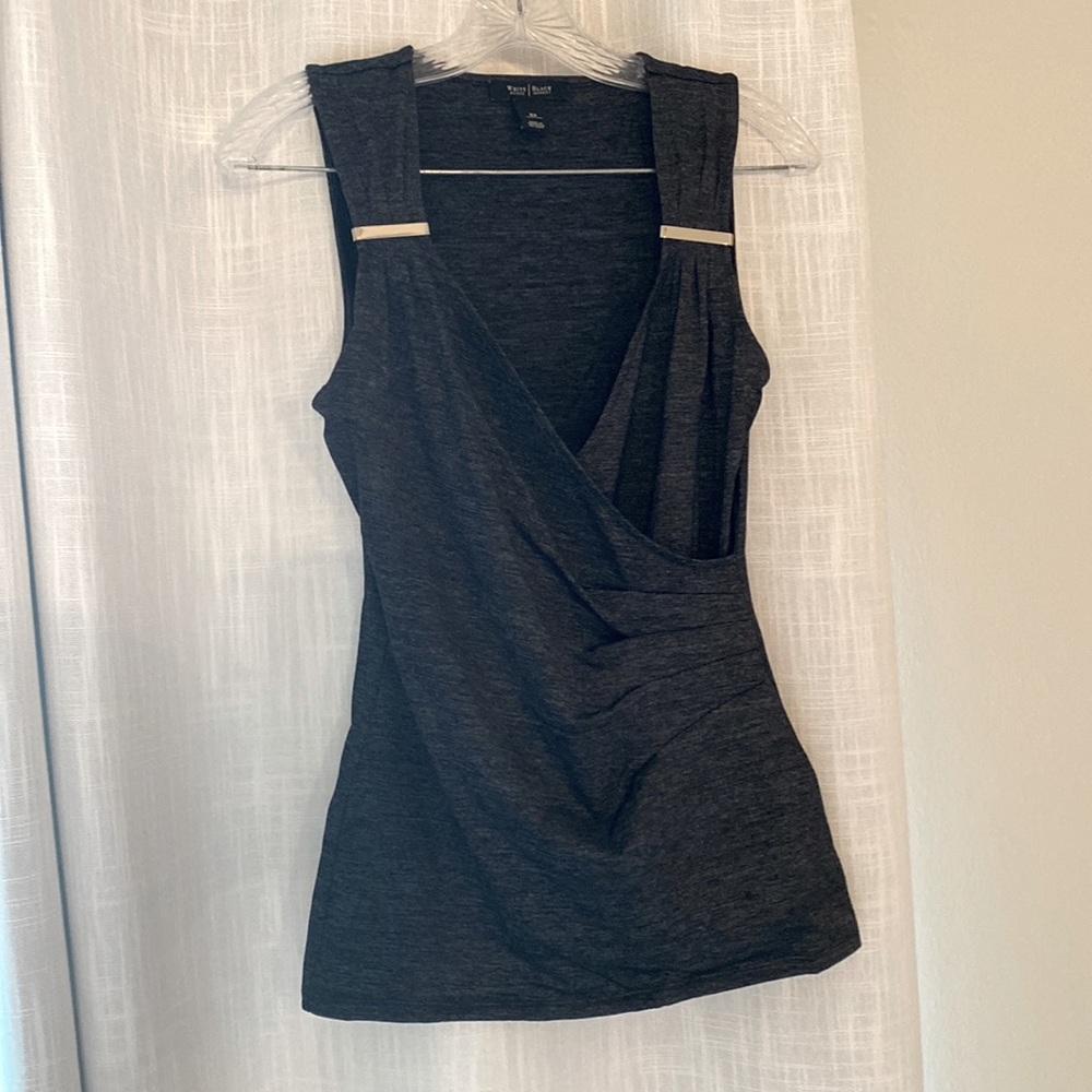 White House-Black Market V Neck top. Size XS.